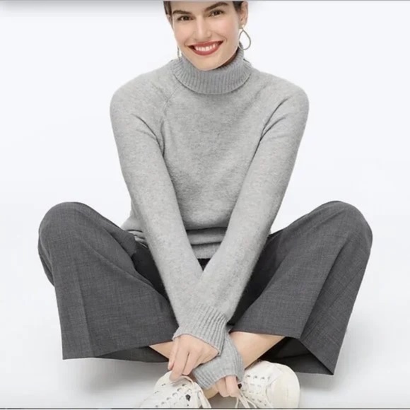 J. Crew Turtleneck Sweater in Supersoft Yarn Grey XS - Picture 2 of 10